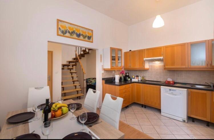 Apartment Stepanska Prága Kültér fotó